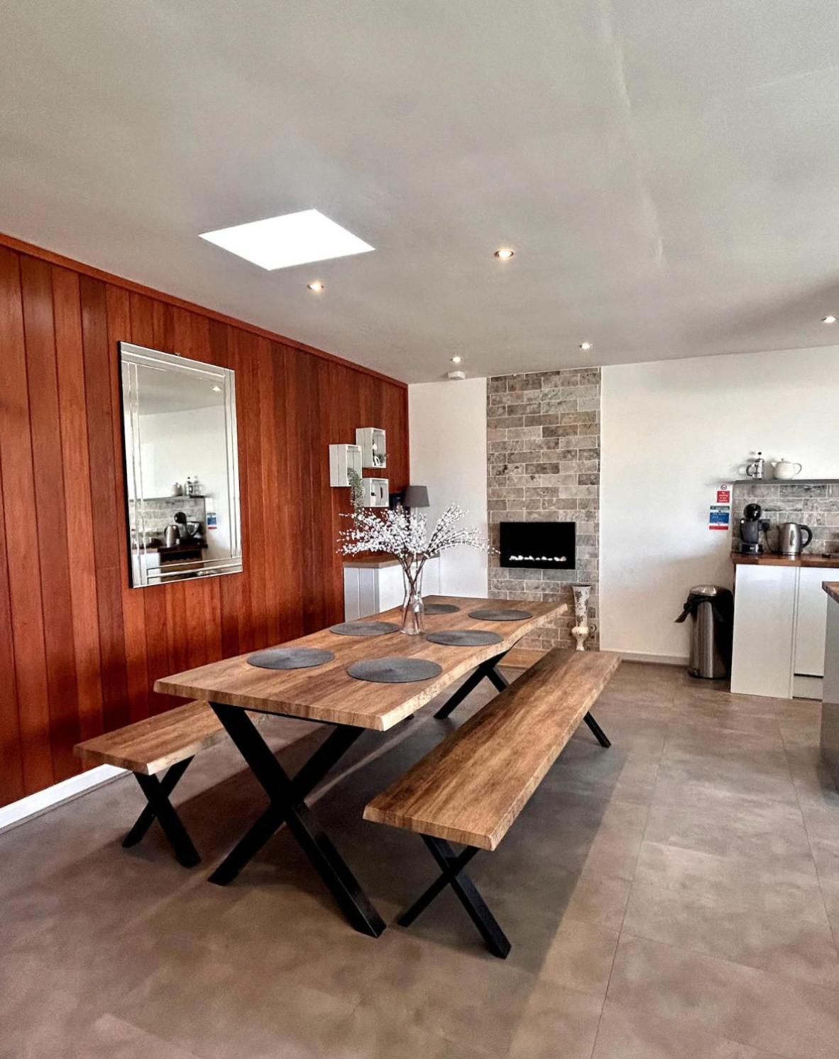 Clover Cottage Beeley Exterior foto